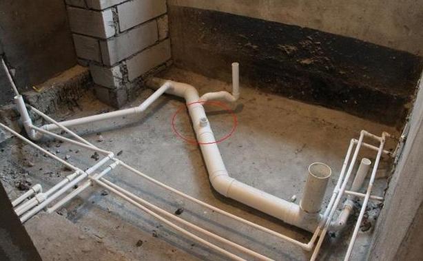 原來下沉式衛(wèi)生間回填要這么做才滴水不漏，難怪我家墻根都發(fā)霉了