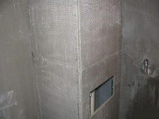 鄰居家的下水管沒有一點水流的聲音，原來是做了包水管！