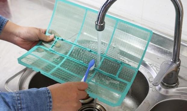 原來空調(diào)要這么清洗才徹底，趁天熱之前趕緊洗一遍再用！