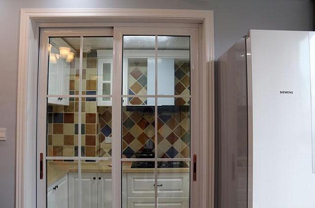 剛?cè)胱〉男路?，主臥做了這樣一個小設(shè)計，鄰居朋友看了紛紛點贊