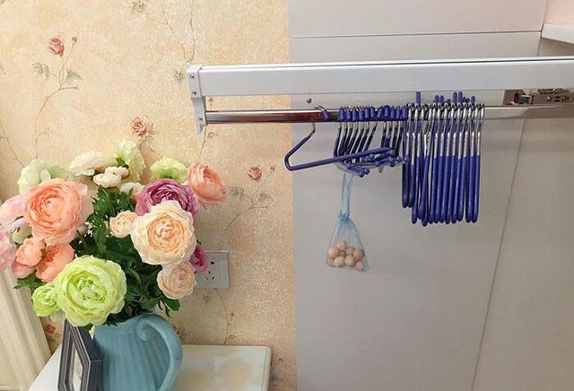 剛?cè)胱〉男路?，主臥做了這樣一個小設(shè)計，鄰居朋友看了紛紛點贊