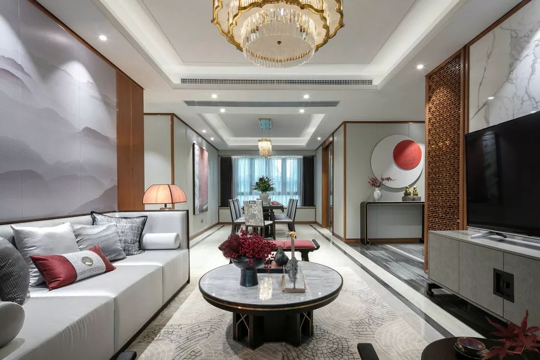 用中國紅打造的新中式之家，把古典與現(xiàn)代糅合在了一起