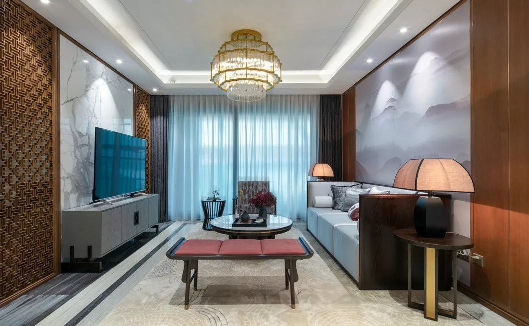 用中國紅打造的新中式之家，把古典與現(xiàn)代糅合在了一起