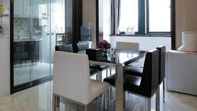 別讓餐桌毀掉家中運(yùn)勢(shì)，這樣擺放離破產(chǎn)就不遠(yuǎn)了！