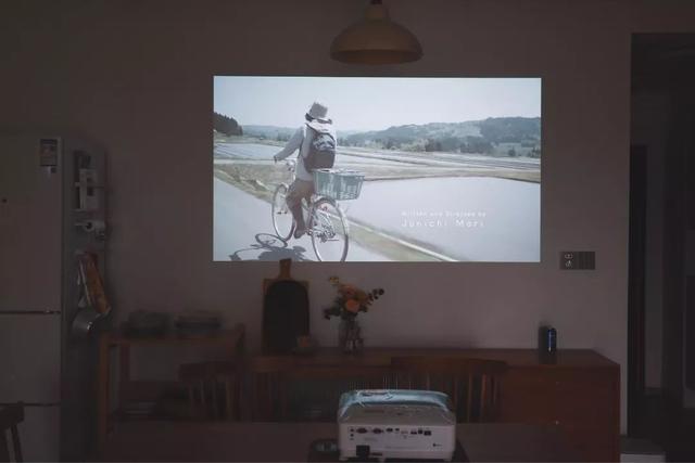 想在家里裝投影儀，幕布安裝方式有哪些？ - 后花園網(wǎng)文 - 家居新聞