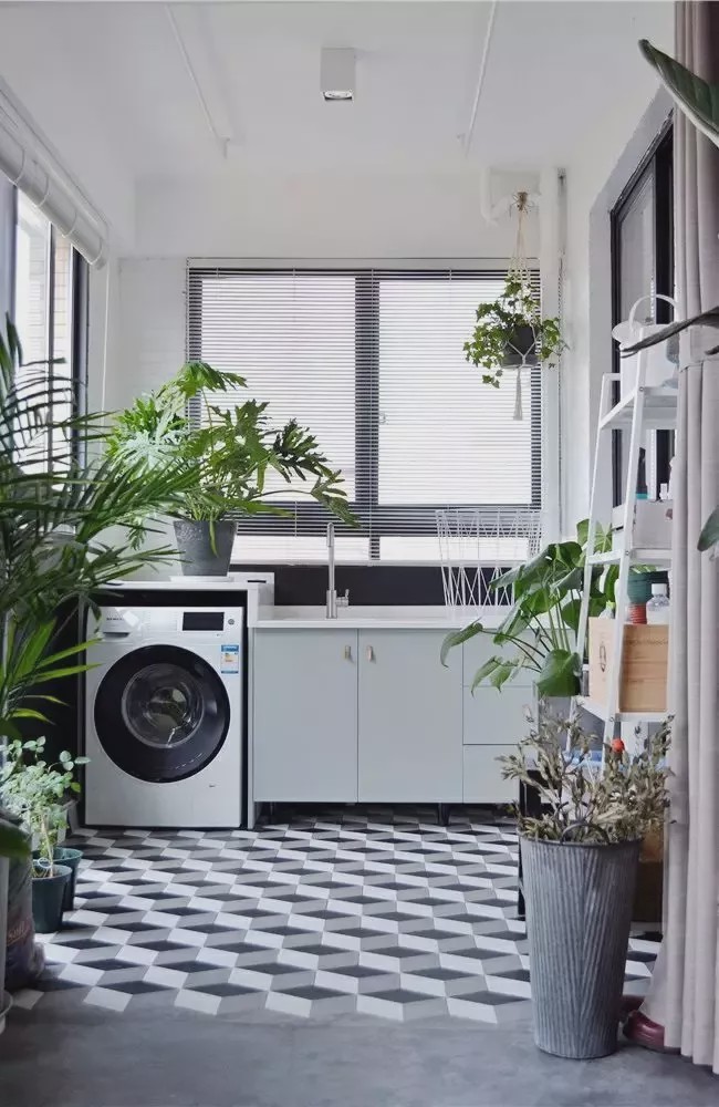 為什么越來越多人在陽臺裝洗衣柜？看完你秒懂