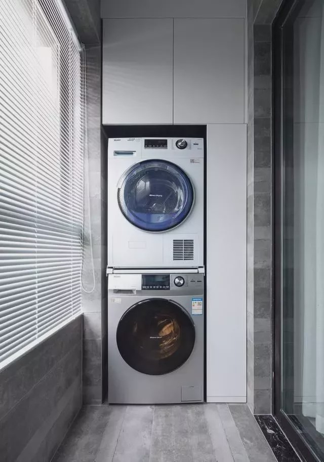 為什么越來越多人在陽臺裝洗衣柜？看完你秒懂