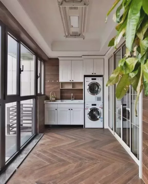 為什么越來越多人在陽臺裝洗衣柜？看完你秒懂