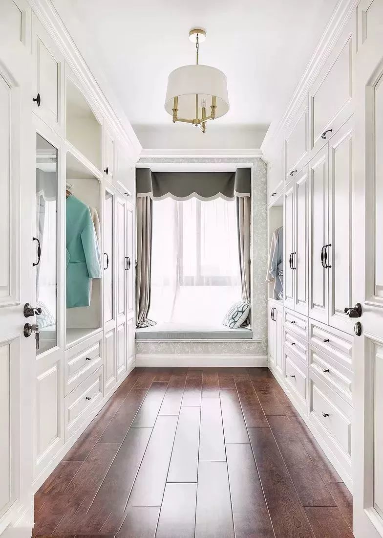 &nbsp; 臥室空間小，也是可以擁有屬于自己的獨立衣帽間。其實最小的獨立衣帽間僅不到3m2，不需要太多的空間。