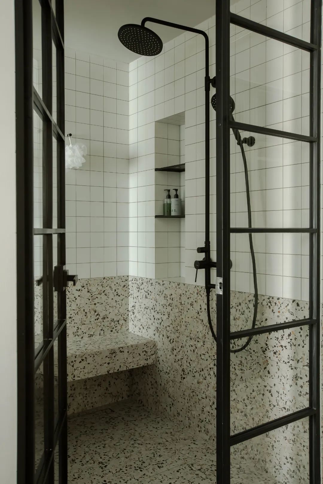 直接砌一個淋浴凳