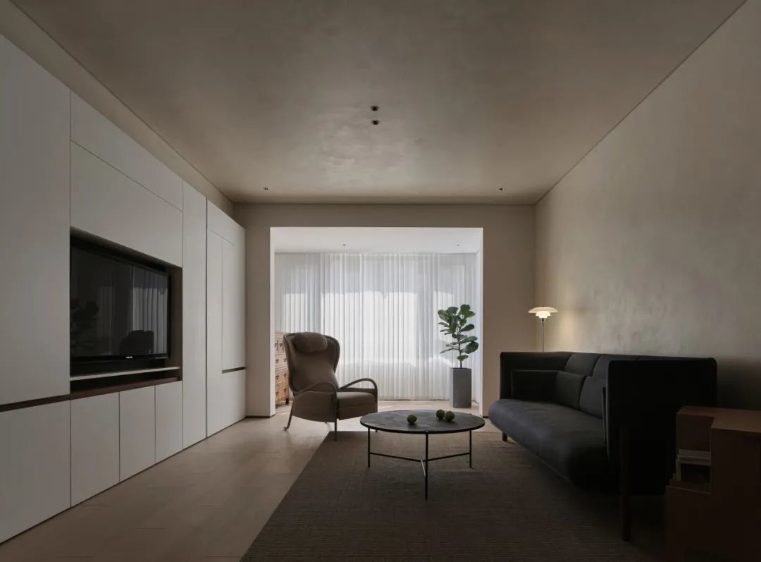 沙發(fā)旁邊設置落地燈